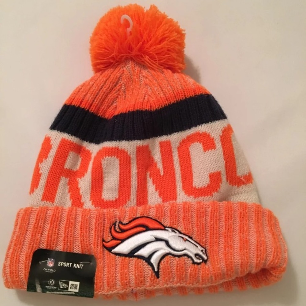 Denver Broncos on field new Era Beanie Nwt